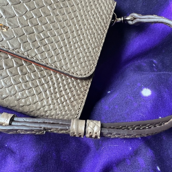 Dooney & Bourke stone python embossed clutch crossbody purse - Picture 6 of 10